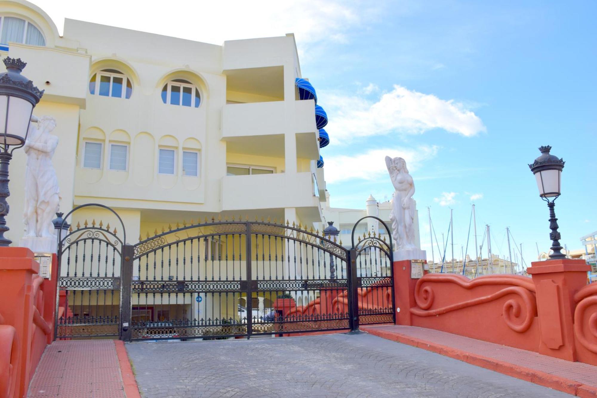 Cozy Corner 2 Bedroom Apartment On New Island Complex In Marina Harbour Benalmádena Extérieur photo
